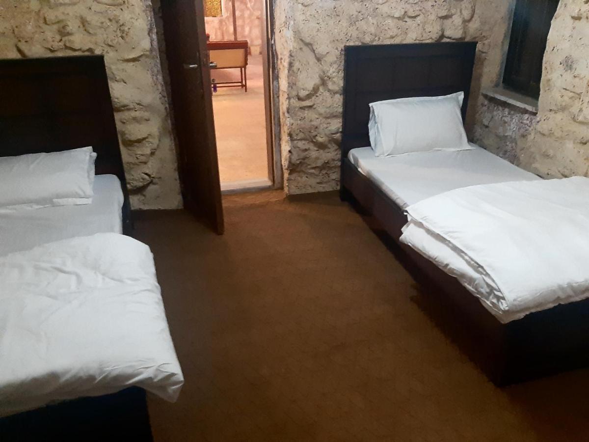 Guest House Attallah Wadi Musa Exterior photo