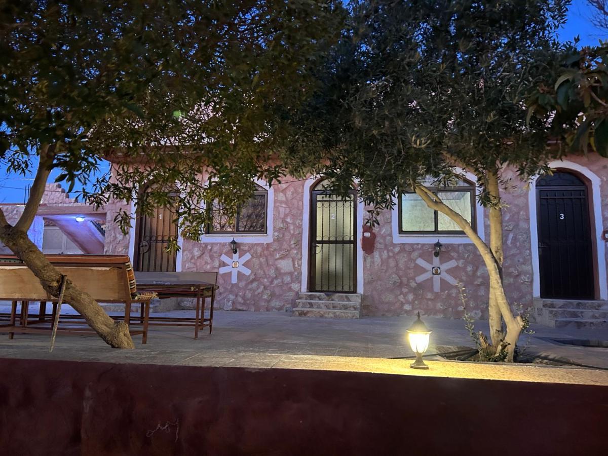 Guest House Attallah Wadi Musa Exterior photo